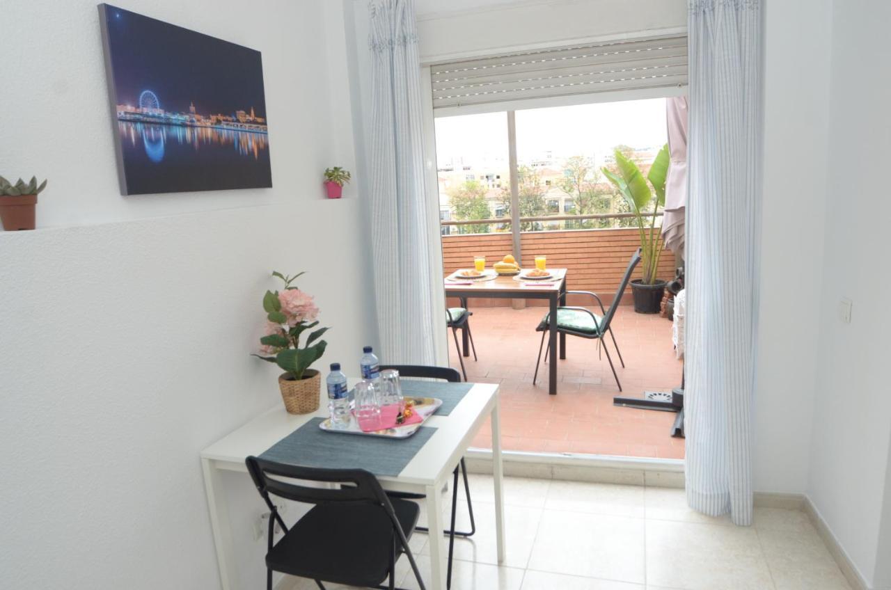 Habitacion Grande Con Terraza Privada, Malaga Centro エクステリア 写真